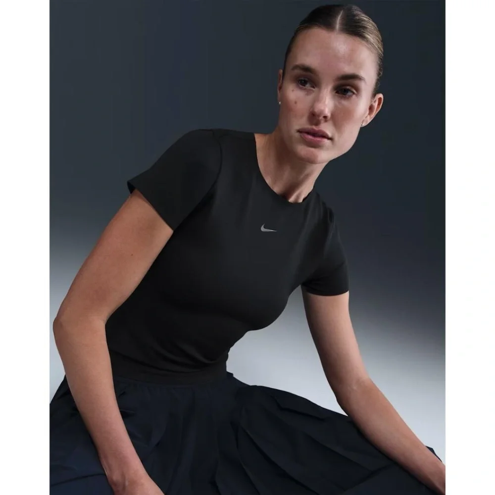 Nike Form Women's Short-Sleeve Top NWT - Picture 2 of 10